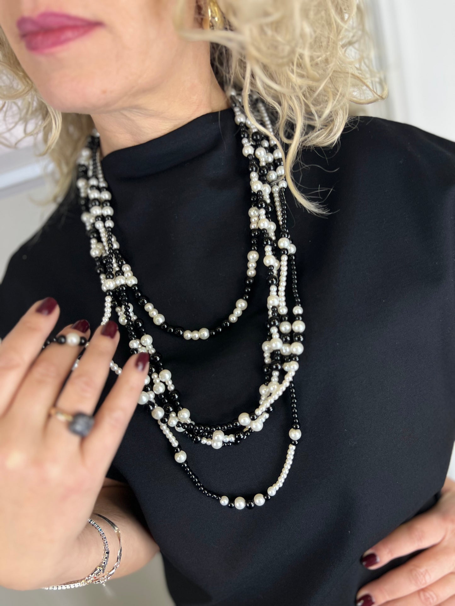 Collana MULTIFILO PERLE BIANCO E NERO